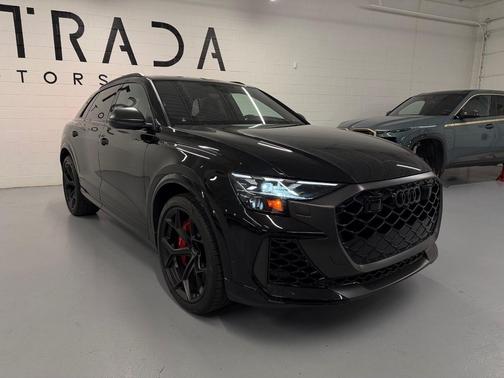 Mythos Black Metallic 2025 Audi RS Q8 4.0T