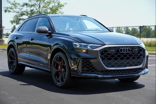 Mythos Black Metallic 2025 Audi RS Q8 4.0T