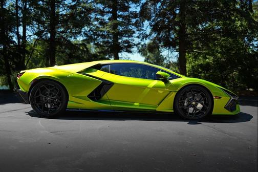 Verde Citrea Metallic 2025 Lamborghini Revuelto Coupe