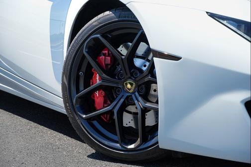 Bianco Monocerus 2017 Lamborghini Huracan LP580-2S