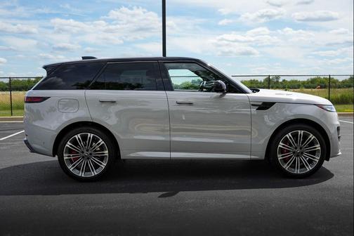 Borasco Grey Metallic 2025 Land Rover Range Rover Sport SE