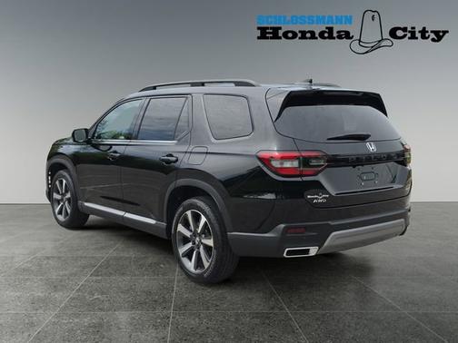Crystal Black Pearl 2025 Honda Pilot