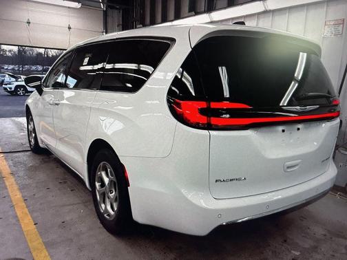 2024 Chrysler Pacifica Limited