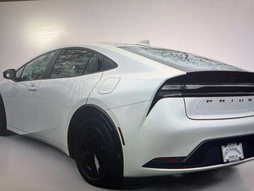 2025 Toyota Prius Plug-In Hybrid SE