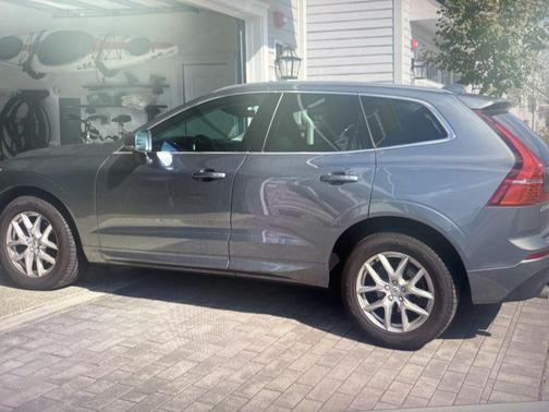 2021 Volvo XC60 T5 Momentum