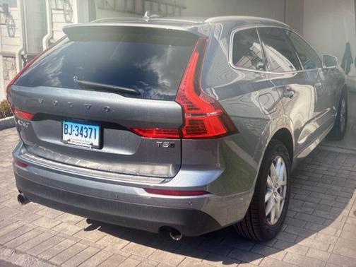 2021 Volvo XC60 T5 Momentum