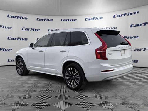 2022 Volvo XC90 T6 Momentum
