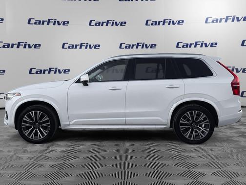 2022 Volvo XC90 T6 Momentum