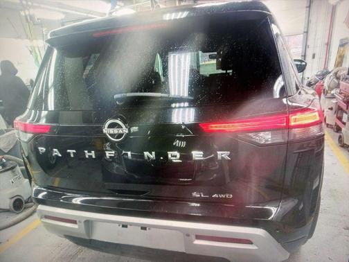 2023 Nissan Pathfinder SL 4WD