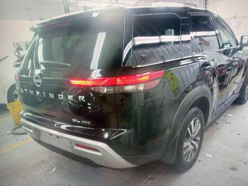 2023 Nissan Pathfinder SL 4WD