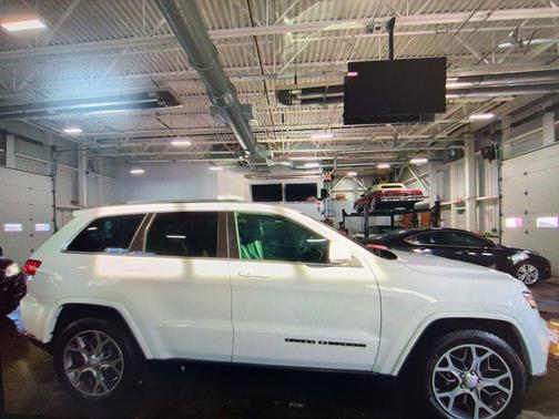 2018 Jeep Grand Cherokee Sterling Edition