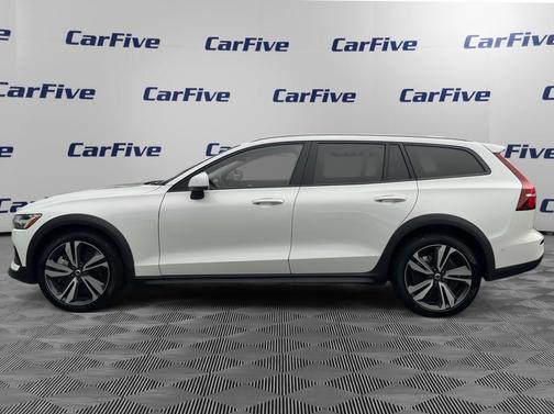 2025 Volvo V60 Cross Country B5 Plus