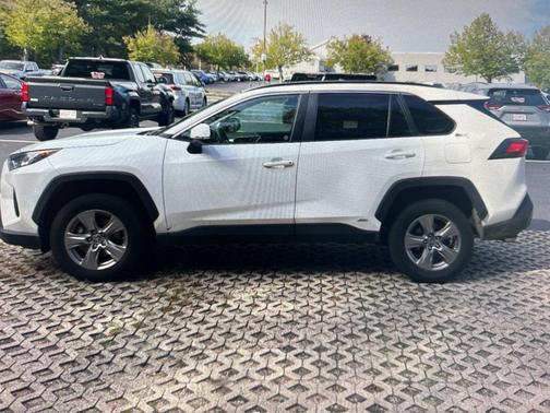 2022 Toyota RAV4 Hybrid LE