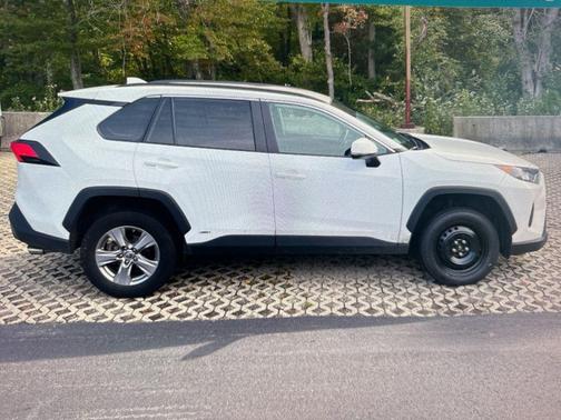 2022 Toyota RAV4 Hybrid LE