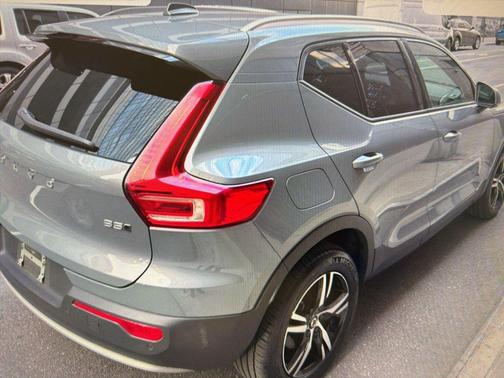 2023 Volvo XC40 B5 Core