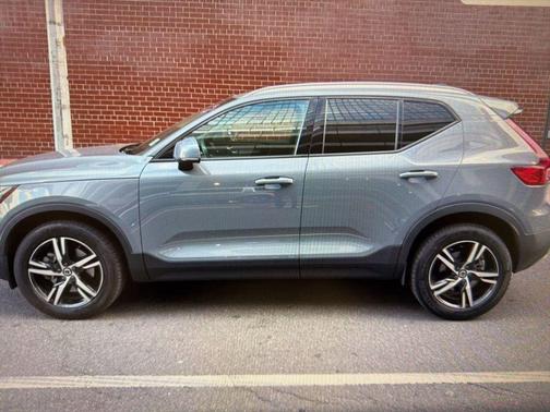2023 Volvo XC40 B5 Core