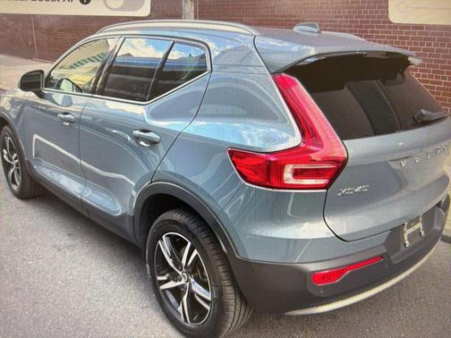 2023 Volvo XC40 B5 Core
