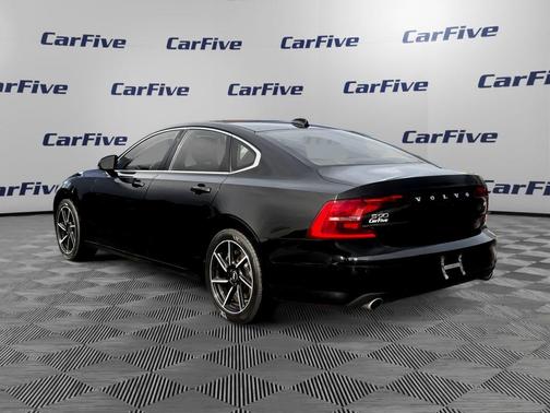 2017 Volvo S90 T5 Momentum