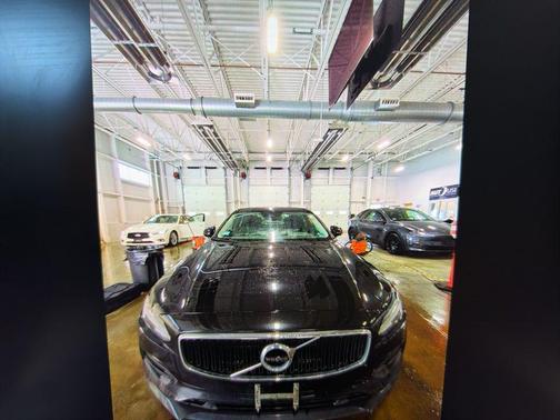 2017 Volvo S90 T5 Momentum