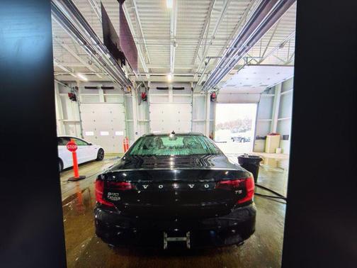 2017 Volvo S90 T5 Momentum