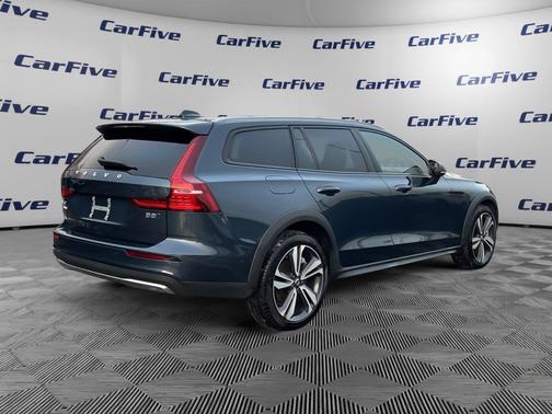 2025 Volvo V60 Cross Country Plus, B5 AWD Gas (mild hybrid)