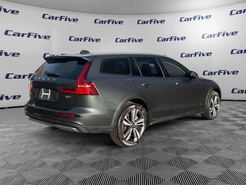 2025 Volvo V60 Cross Country Plus, B5 AWD Gas (mild hybrid)