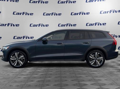 2025 Volvo V60 Cross Country Plus, B5 AWD Gas (mild hybrid)