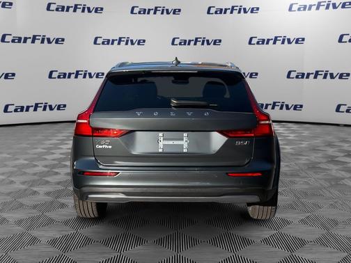 2025 Volvo V60 Cross Country Plus, B5 AWD Gas (mild hybrid)