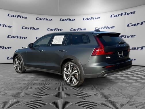 2025 Volvo V60 Cross Country Plus, B5 AWD Gas (mild hybrid)