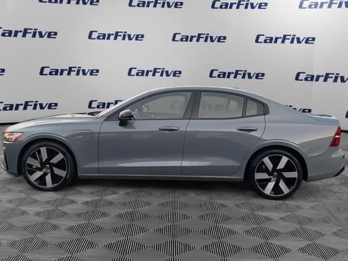 2024 Volvo S60 Recharge Plug-In Hybrid T8 Ultimate Dark Theme