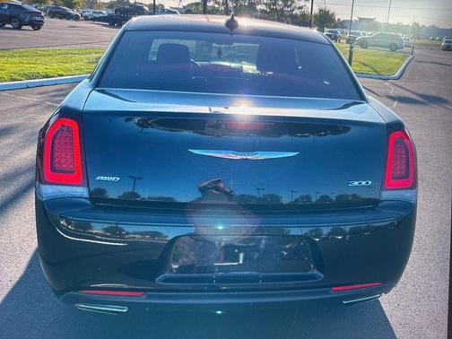2018 Chrysler 300 S