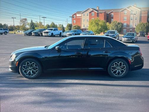 2018 Chrysler 300 S