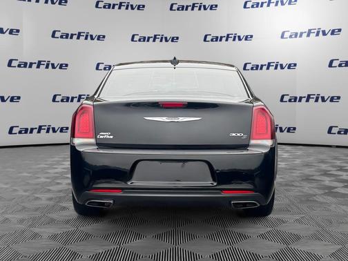 2018 Chrysler 300 S
