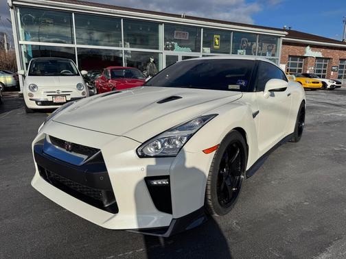 2019 Nissan GT-R Premium