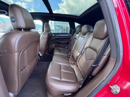 Carmine Red Metallic 2015 Porsche Cayenne Cayenne