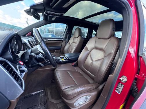 Carmine Red Metallic 2015 Porsche Cayenne Cayenne