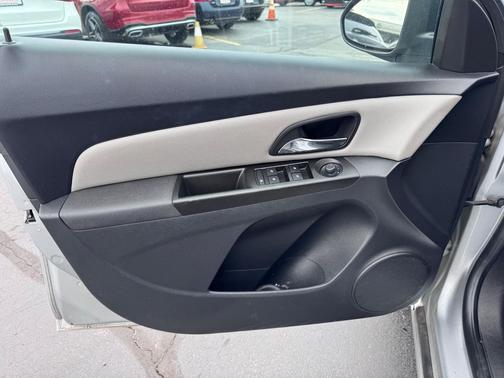 Silver Ice Metallic 2014 Chevrolet Cruze LS