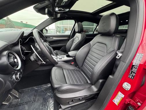 2023 Alfa Romeo Stelvio Veloce AWD
