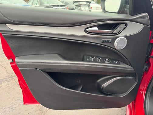 2023 Alfa Romeo Stelvio Veloce AWD