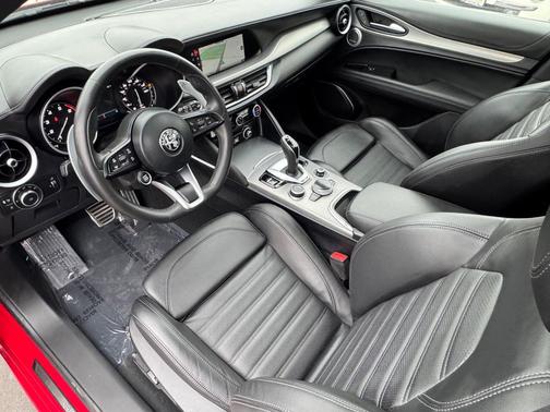 2023 Alfa Romeo Stelvio Veloce AWD