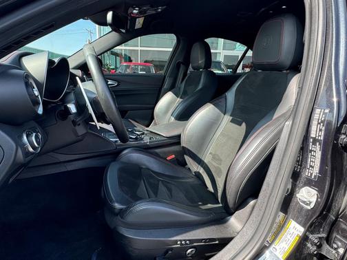 2017 Alfa Romeo Giulia Quadrifoglio