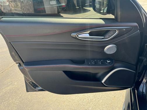 2017 Alfa Romeo Giulia Quadrifoglio