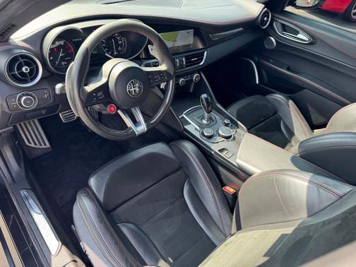 2017 Alfa Romeo Giulia Quadrifoglio