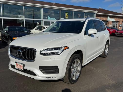 2020 Volvo XC90 T6 Momentum