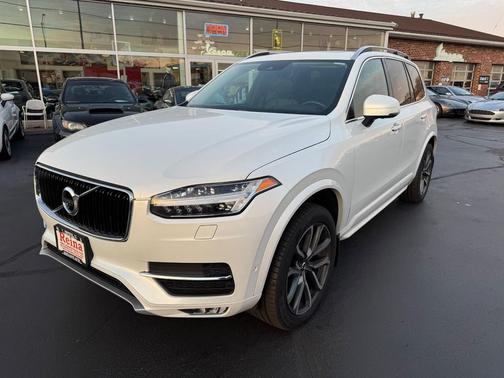 2017 Volvo XC90 T6 Momentum