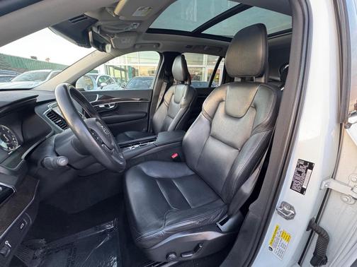 2017 Volvo XC90 T6 Momentum