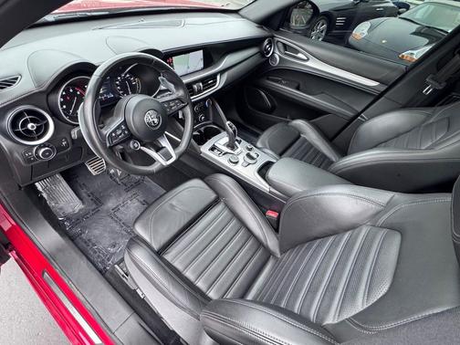 osso (Red) Etna 2022 Alfa Romeo Stelvio Ti