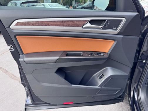 Deep Black Pearl 2019 Volkswagen Atlas 3.6L SEL Premium