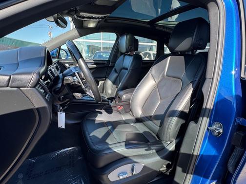 2017 Porsche Macan SUV
