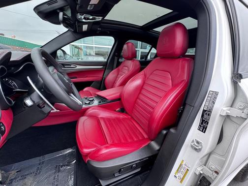 Trofeo White Tri-Coat 2019 Alfa Romeo Stelvio Ti Sport
